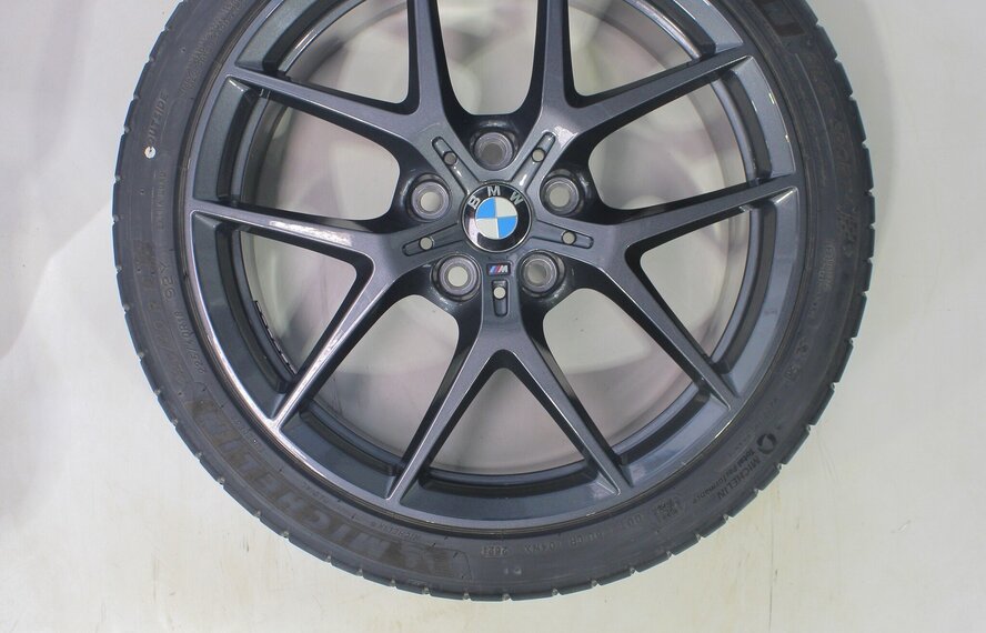 BMW BMW 1 2 serie F40 F44 2 serie Gran Coupe 554M 18 inch velgen Michelin Zomerbanden Origineel