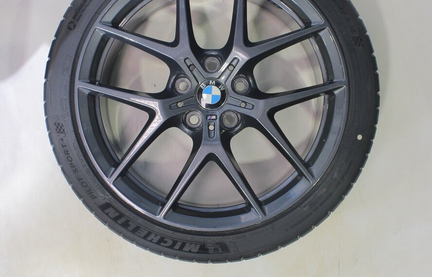 BMW BMW 1 2 serie F40 F44 2 serie Gran Coupe 554M 18 inch velgen Michelin Zomerbanden Origineel