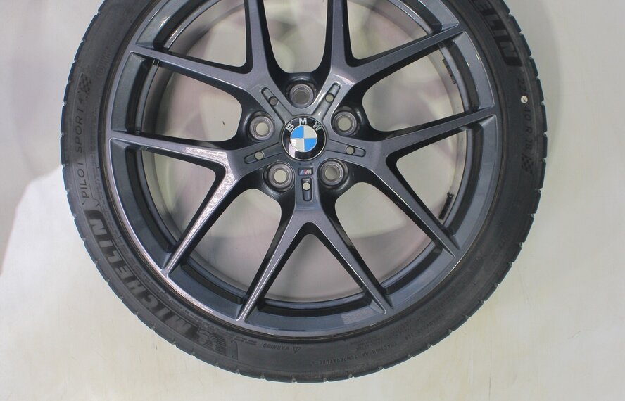 BMW BMW 1 2 serie F40 F44 2 serie Gran Coupe 554M 18 inch velgen Michelin Zomerbanden Origineel