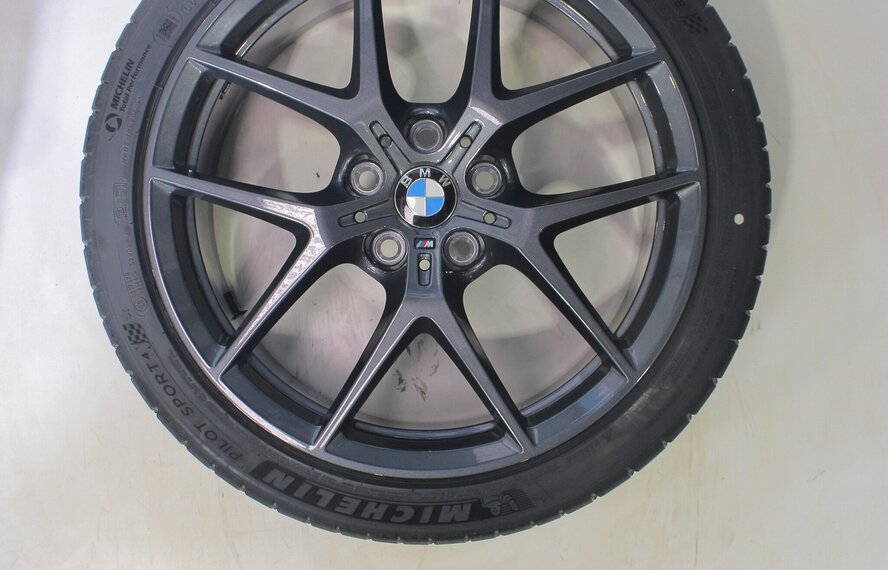BMW BMW 1 2 serie F40 F44 2 serie Gran Coupe 554M 18 inch velgen Michelin Zomerbanden Origineel
