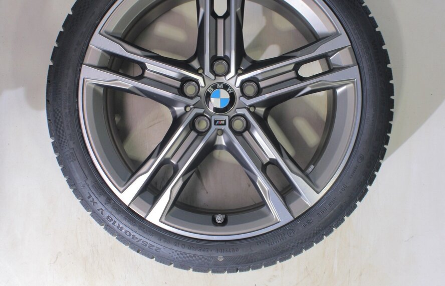 BMW BMW 1 2 serie F40 F44 2 serie Gran Coupe 556M 18 inch velgen Continental Runflat Winterbanden Nieuw Origineel