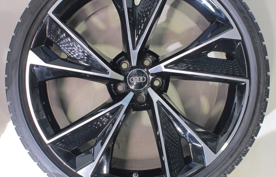 Audi Audi RS6 22 inch velgen Pirelli Winterbanden Origineel