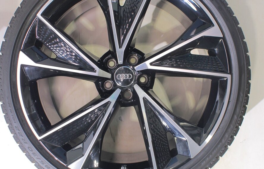 Audi Audi RS6 22 inch velgen Pirelli Winterbanden Origineel