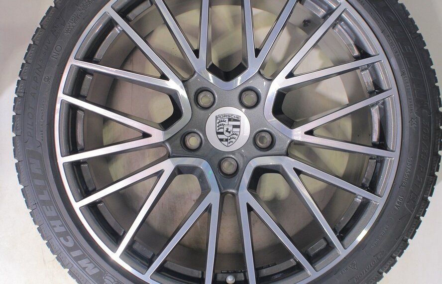 Porsche Porsche Cayenne Coupé 21 inch velgen Michelin Winterbanden Origineel