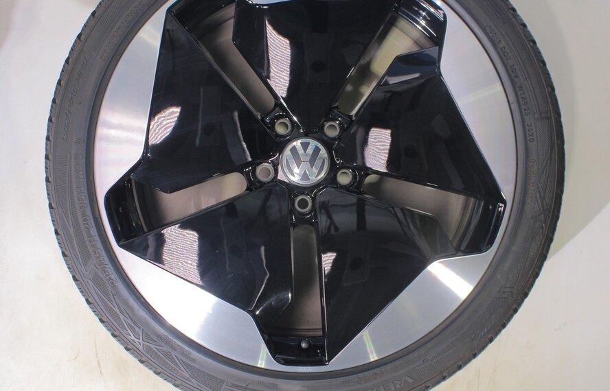 Volkswagen Volkswagen ID3 Sanya 20 inch velgen Vredestein Winterbanden Origineel