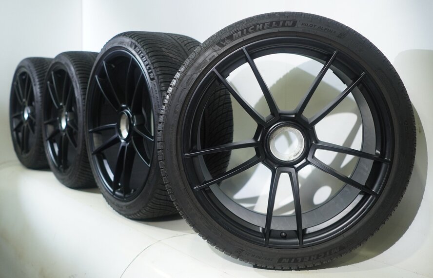 Porsche Porsche 911 992 GTS Turbo S GT3 20 & 21 inch velgen Michelin Winterbanden Origineel