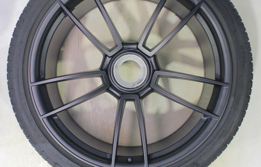 Porsche Porsche 911 992 GTS Turbo S GT3 20 & 21 inch velgen Michelin Winterbanden Origineel