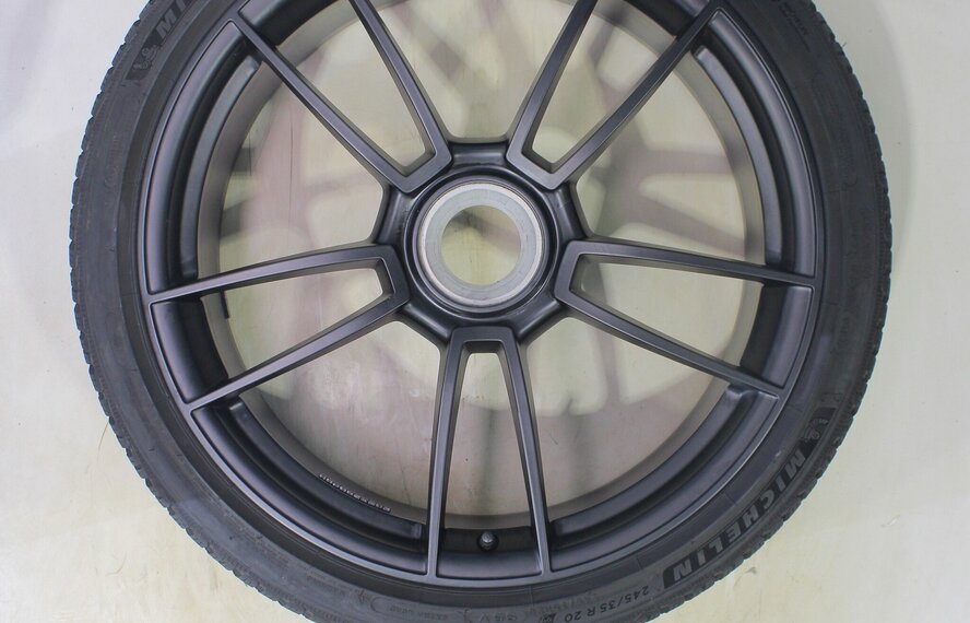 Porsche Porsche 911 992 GTS Turbo S GT3 20 & 21 inch velgen Michelin Winterbanden Origineel