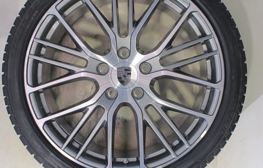 Porsche Porsche Panamera 971 21 inch velgen Pirelli Winterbanden Origineel