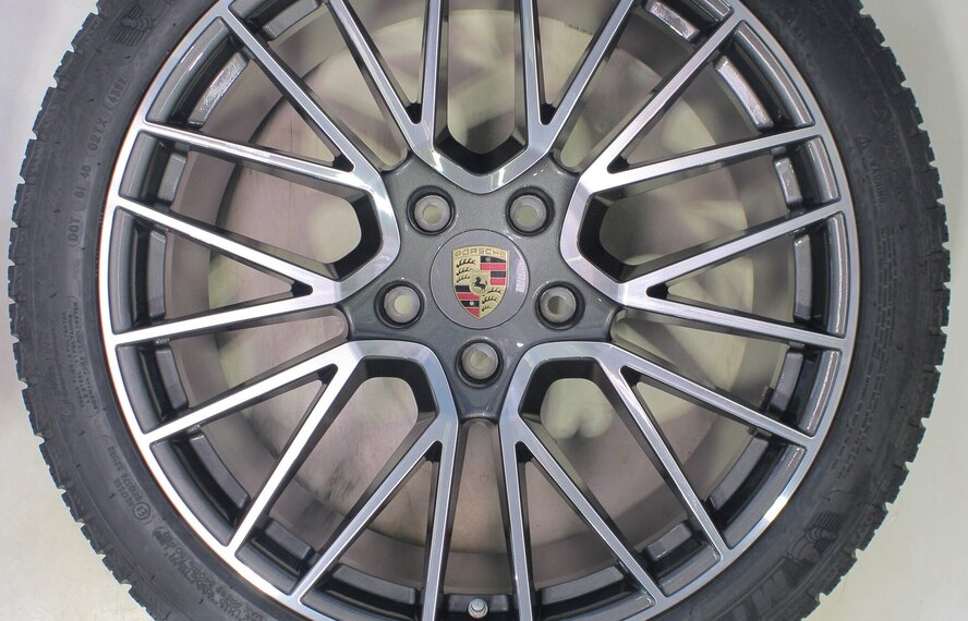 Porsche Porsche Cayenne E3 21 inch velgen Michelin Winterbanden Origineel