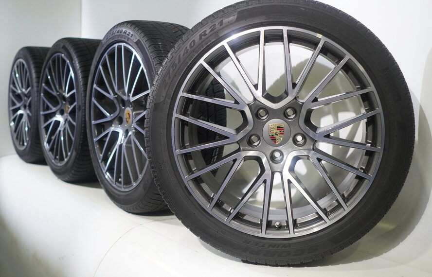 Porsche Porsche Cayenne Coupé 21 inch velgen Pirelli Winterbanden Origineel