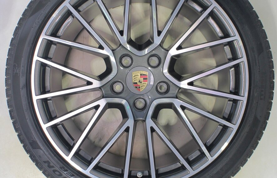 Porsche Porsche Cayenne Coupé 21 inch velgen Pirelli Winterbanden Origineel