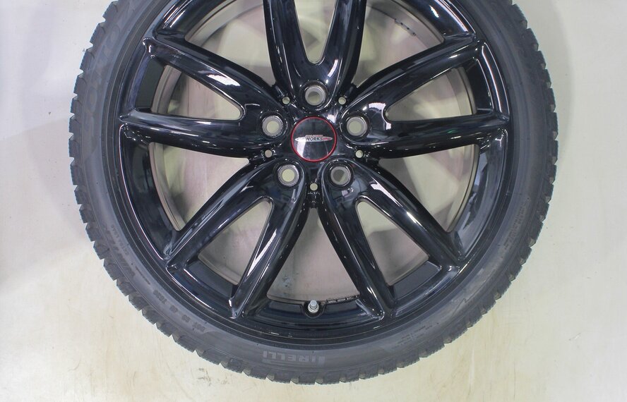 Mini Mini Clubman F54 JCW815 18 inch velgen Pirelli Runflat Winterbanden Origineel