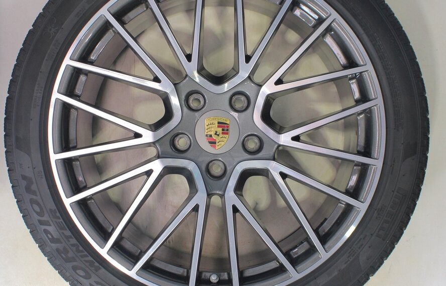 Porsche Porsche Cayenne Coupé 21 inch velgen Pirelli Winterbanden Origineel