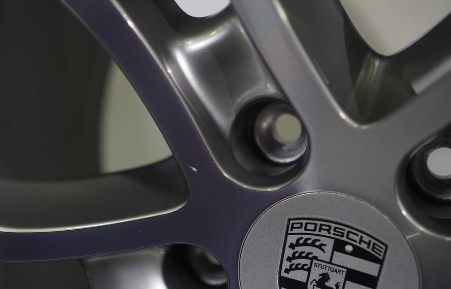 Porsche Porsche Cayenne E3 21 inch velgen Pirelli Winterbanden Origineel