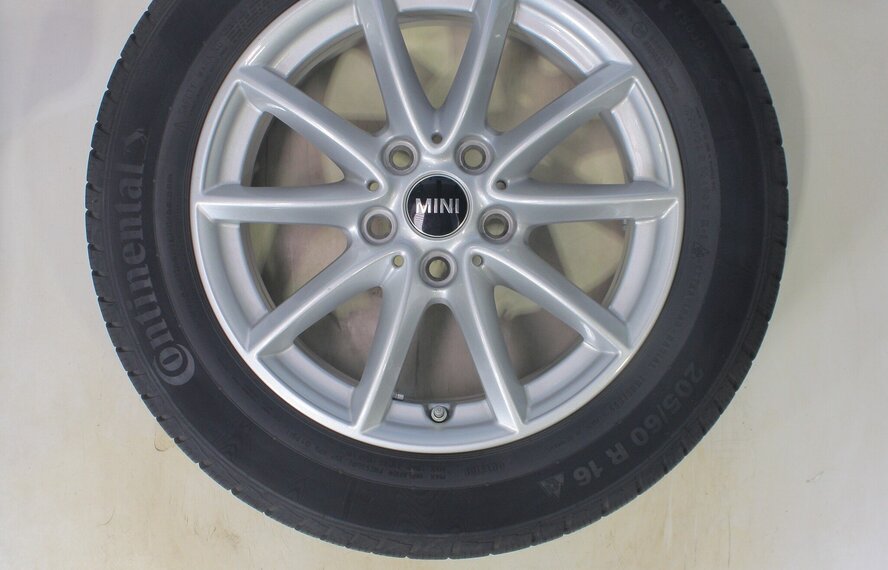 BMW BMW 2 serie F45 F46 Active Gran Tourer 471 16 inch velgen Continental Winterbanden Origineel