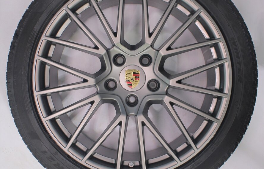 Porsche Porsche Cayenne E3 21 inch velgen Pirelli Winterbanden Origineel