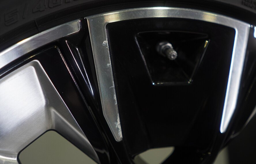 BMW BMW iX3 G08 890M 20 inch velgen Yokohama Zomerbanden Origineel