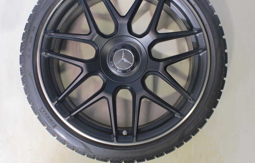 Mercedes Mercedes A45 AMG W177 19 inch velgen Pirelli Winterbanden Origineel