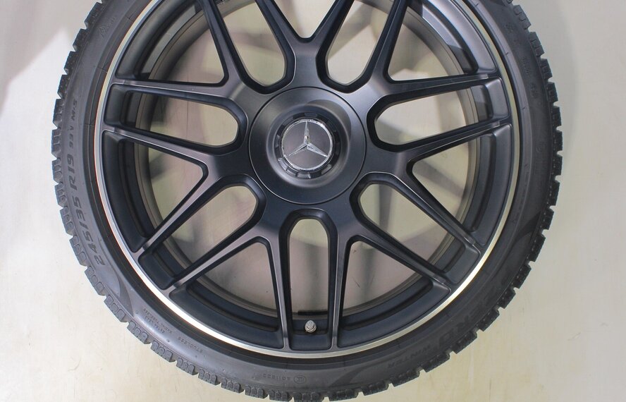 Mercedes Mercedes A45 AMG W177 19 inch velgen Pirelli Winterbanden Origineel