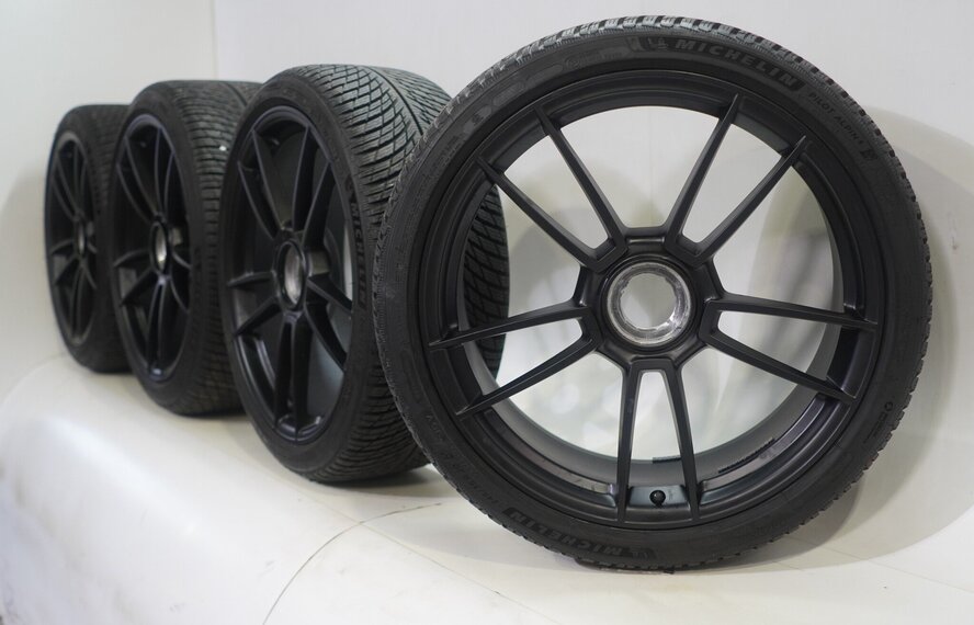 Porsche Porsche 911 992 GTS 20 & 21 inch velgen Michelin Winterbanden Origineel