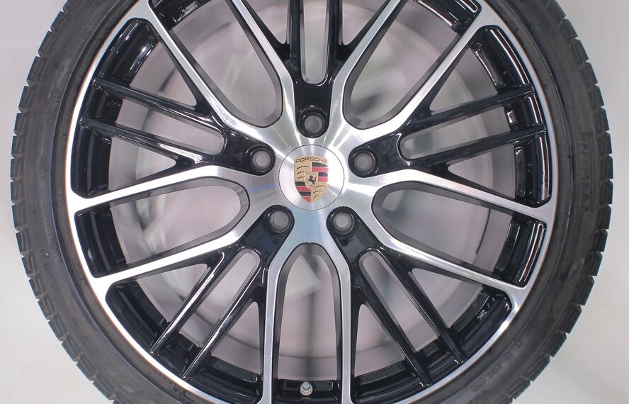 Porsche Porsche Panamera 971 21 inch velgen Pirelli Winterbanden Origineel