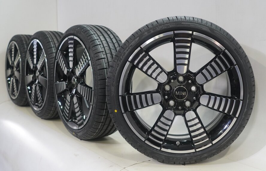 Mini Mini Cooper / S / One / Cabrio F55 F56 F57 900 18 inch velgen Pirelli Runflat Zomerbanden Nieuw Origineel