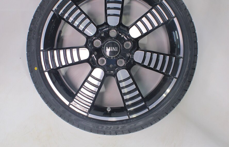Mini Mini Cooper / S / One / Cabrio F55 F56 F57 900 18 inch velgen Pirelli Runflat Zomerbanden Nieuw Origineel