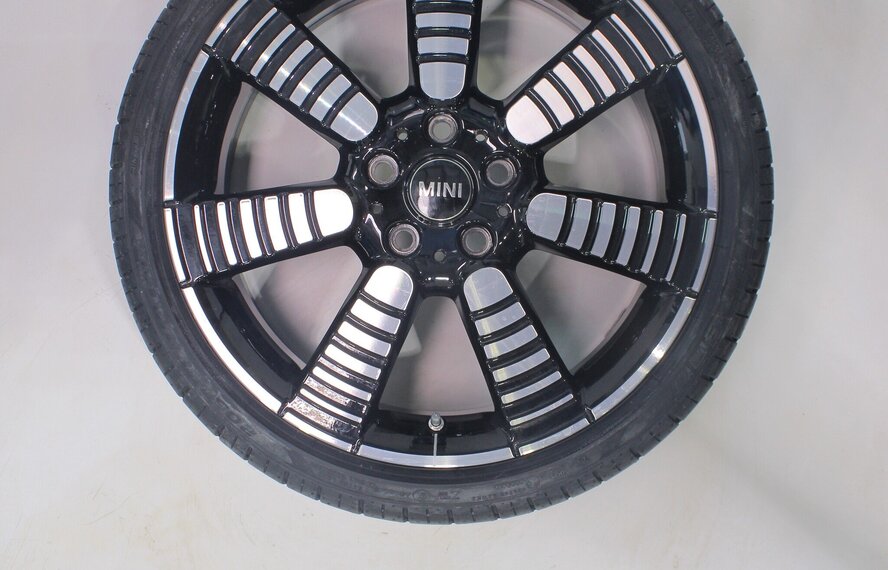 Mini Mini Cooper / S / One / Cabrio F55 F56 F57 900 18 inch velgen Pirelli Runflat Zomerbanden Nieuw Origineel
