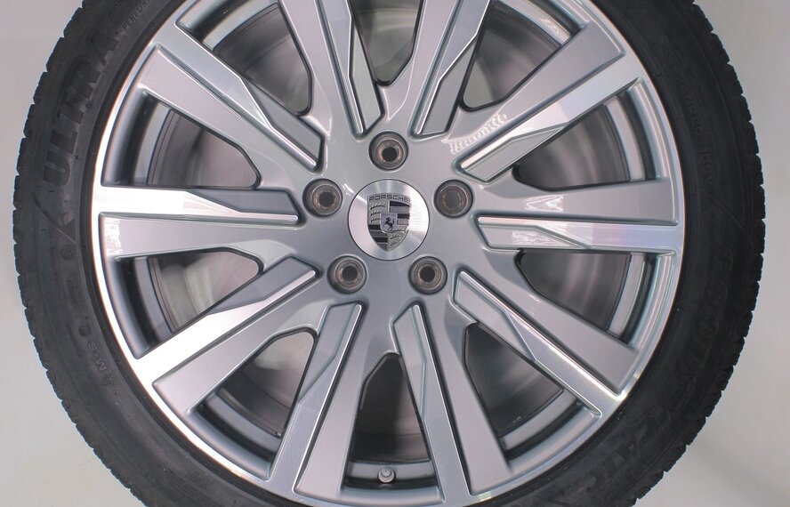 Porsche Porsche Taycan 4S S Turbo 20 inch velgen Goodyear Winterbanden Origineel