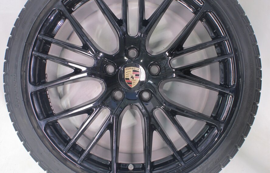 Porsche Porsche Panamera 971 21 inch velgen Pirelli Winterbanden Origineel