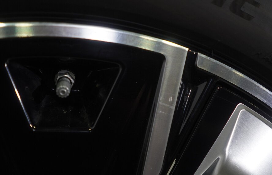 BMW BMW iX3 G08 890M 20 inch velgen Bridgestone Zomerbanden Origineel