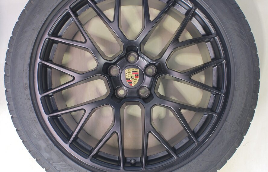 Porsche Porsche Macan II + III 95B 20 inch velgen Dunlop Winterbanden Origineel