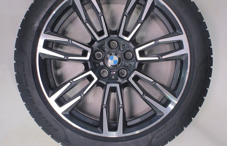 BMW BMW 5 serie i5 G60 G61 935M 19 inch velgen Pirelli Winterbanden Nieuw Origineel