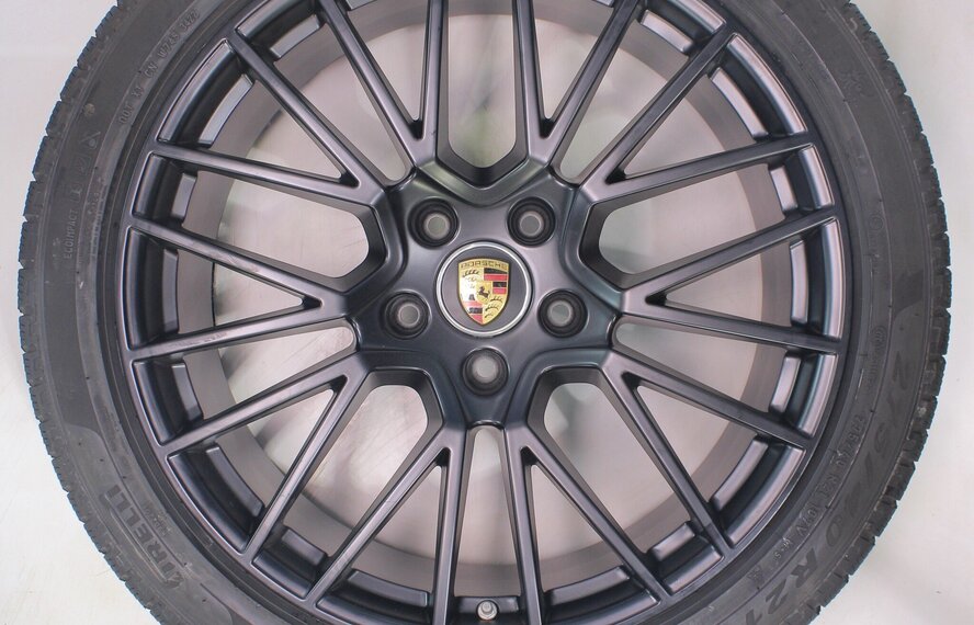 Porsche Porsche Cayenne E3 21 inch velgen Pirelli Winterbanden Origineel