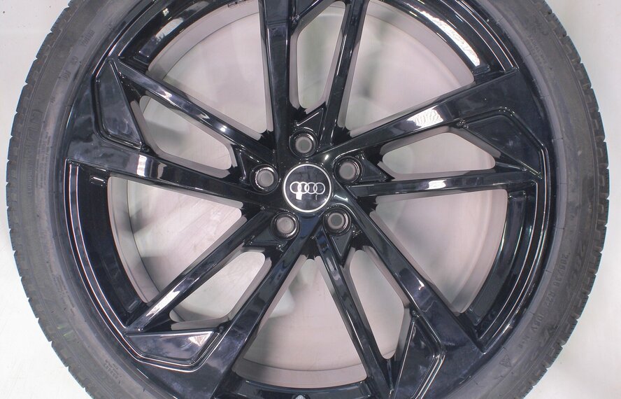 Audi Audi Q7 4M 22 inch velgen Pirelli Winterbanden Origineel