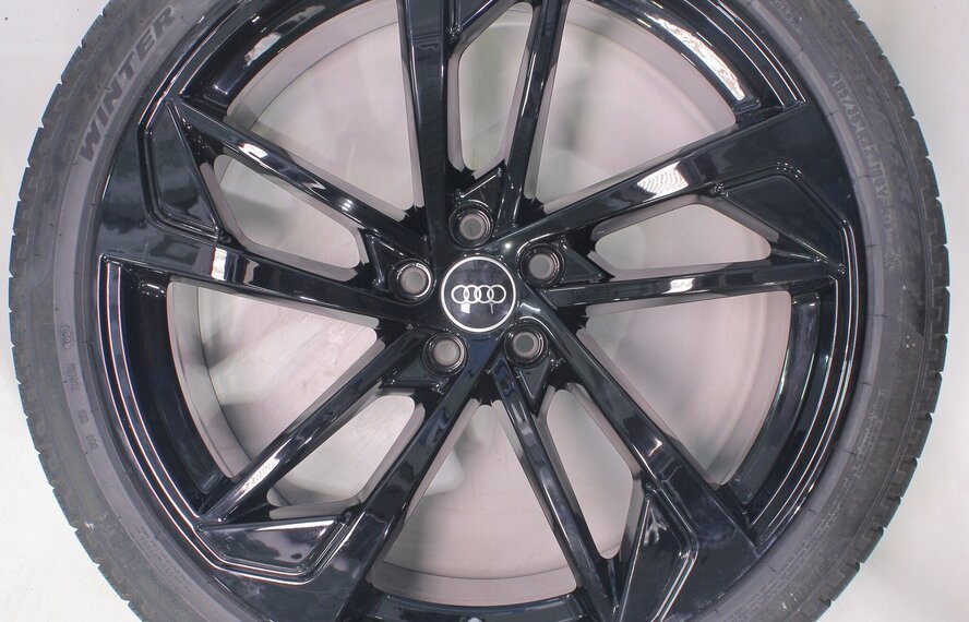 Audi Audi Q7 4M 22 inch velgen Pirelli Winterbanden Origineel