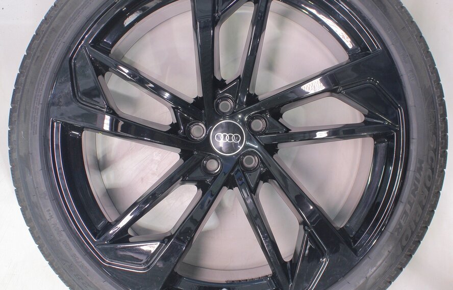 Audi Audi Q7 4M 22 inch velgen Pirelli Winterbanden Origineel