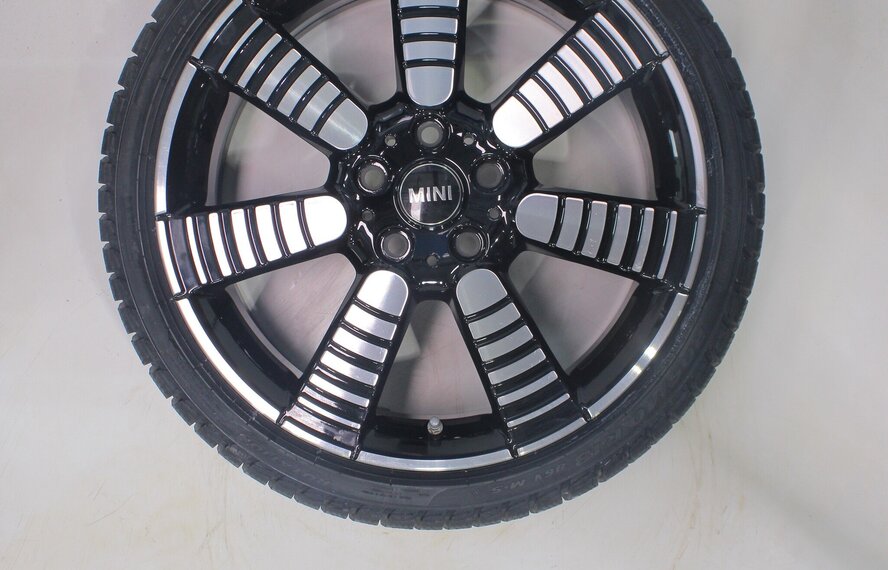 Mini Cooper / S / One / Cabrio F55 F56 F57 900 18 inch velgen Pirelli Runflat Winterbanden Nieuw Origineel