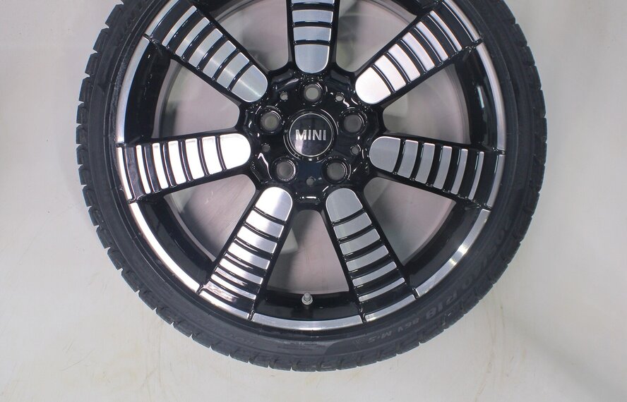 Mini Mini Cooper / S / One / Cabrio F55 F56 F57 900 18 inch velgen Pirelli Runflat Winterbanden Nieuw Origineel