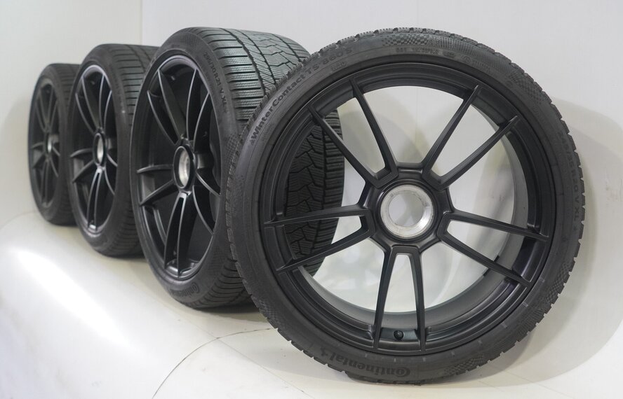 Porsche Porsche 911 992 GTS 20 & 21 inch velgen Continental Winterbanden Origineel