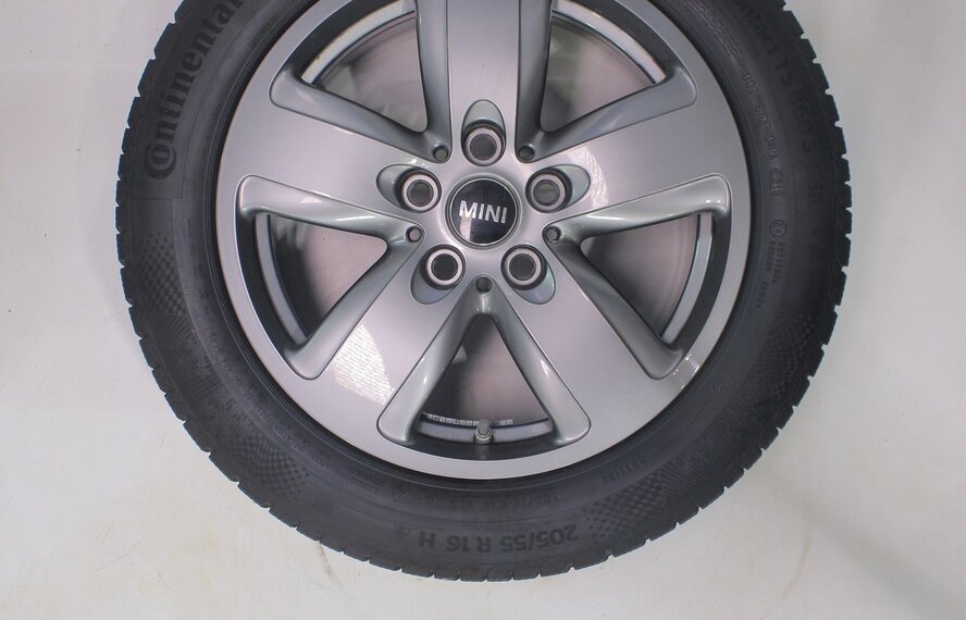 BMW BMW 1 2 serie F40 F44 2 serie Gran Coupe 517 16 inch velgen Continental Runflat Winterbanden Origineel