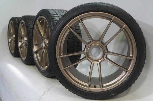Porsche Porsche 911 992.1 GTS 20 & 21 inch velgen Continental Winterbanden Origineel