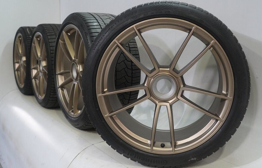 Porsche Porsche 911 992 GTS 20 & 21 inch velgen Continental Winterbanden Origineel