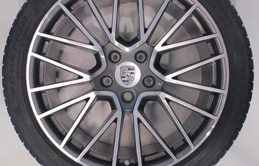 Porsche Porsche Cayenne E3 21 inch velgen Pirelli Winterbanden Origineel