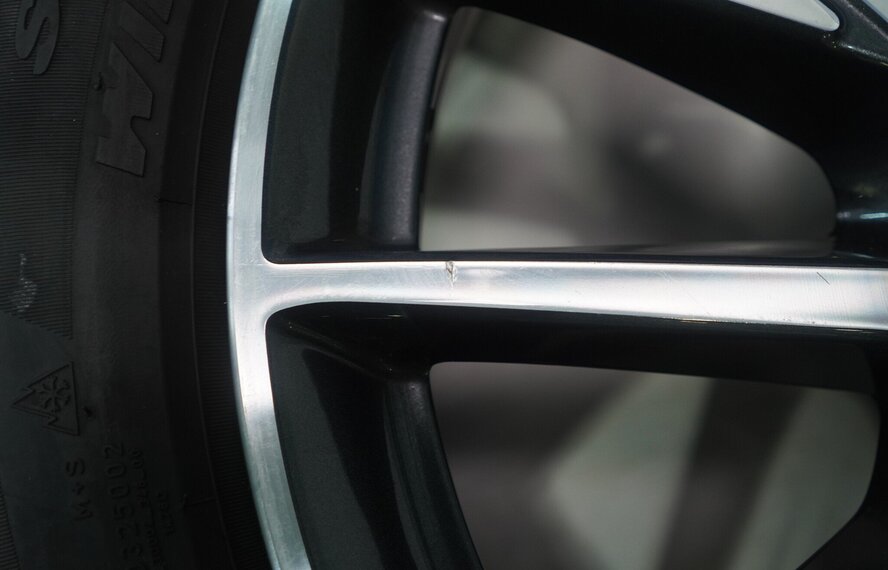 BMW BMW 1 2 serie F40 F44 2 serie Gran Coupe 489 17 inch velgen Pirelli Winterbanden Origineel