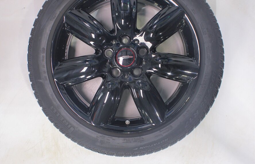Mini Clubman F54 528 17 inch velgen Pirelli Winterbanden Origineel