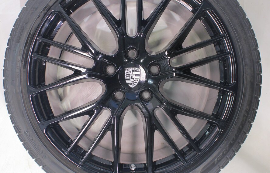 Porsche Porsche Panamera 971 21 inch velgen Pirelli Winterbanden Origineel