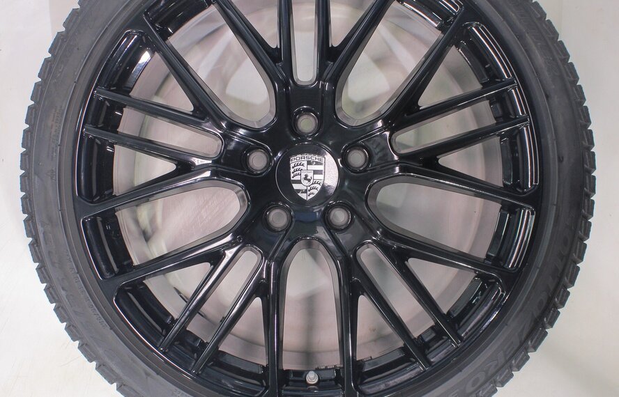 Porsche Porsche Panamera 971 21 inch velgen Pirelli Winterbanden Origineel