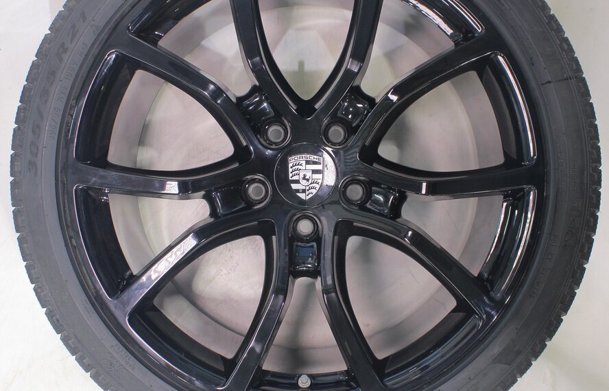 Porsche Porsche Cayenne E3 21 inch velgen Pirelli Winterbanden Origineel